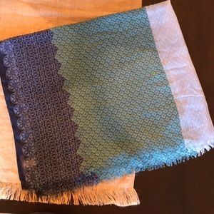 Banana Republic scarf in blue tones